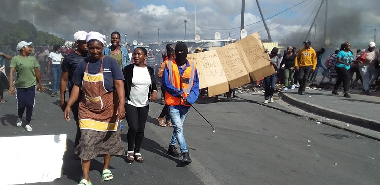 Khayelitsha Housing Protesters Close Four Roads | GroundUp